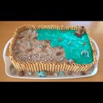 Torta - pol torte s kremo iz fig, pol s kremo iz dateljevMotiv: Morje